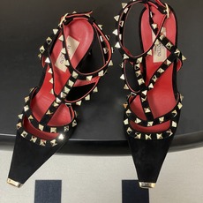 顶级品质(配飞机盒✈️➕10)2026春夏新款 Valentino 华伦天奴ROCKSTUD漆皮系带铆钉 顶级品质(配飞机盒✈️➕10)2026春夏新款 Valentino 华伦天奴ROCKSTUD漆皮系带铆钉