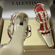 顶级品质(配飞机盒✈️➕10)2026春夏新款 Valentino 华伦天奴ROCKSTUD漆皮系带铆钉 顶级品质(配飞机盒✈️➕10)2026春夏新款 Valentino 华伦天奴ROCKSTUD漆皮系带铆钉