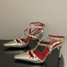 顶级品质(配飞机盒✈️➕10)2026春夏新款 Valentino 华伦天奴ROCKSTUD漆皮系带铆钉 顶级品质(配飞机盒✈️➕10)2026春夏新款 Valentino 华伦天奴ROCKSTUD漆皮系带铆钉