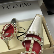 顶级品质(配飞机盒✈️➕10)2026春夏新款 Valentino 华伦天奴ROCKSTUD漆皮系带铆钉 顶级品质(配飞机盒✈️➕10)2026春夏新款 Valentino 华伦天奴ROCKSTUD漆皮系带铆钉