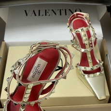 顶级品质(配飞机盒✈️➕10)2026春夏新款 Valentino 华伦天奴ROCKSTUD漆皮系带铆钉 顶级品质(配飞机盒✈️➕10)2026春夏新款 Valentino 华伦天奴ROCKSTUD漆皮系带铆钉