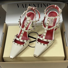 顶级品质(配飞机盒✈️➕10)2026春夏新款 Valentino 华伦天奴ROCKSTUD漆皮系带铆钉 顶级品质(配飞机盒✈️➕10)2026春夏新款 Valentino 华伦天奴ROCKSTUD漆皮系带铆钉