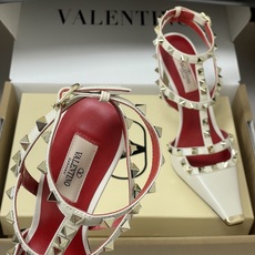 顶级品质(配飞机盒✈️➕10)2026春夏新款 Valentino 华伦天奴ROCKSTUD漆皮系带铆钉 顶级品质(配飞机盒✈️➕10)2026春夏新款 Valentino 华伦天奴ROCKSTUD漆皮系带铆钉