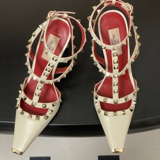 顶级品质(配飞机盒✈️➕10)2026春夏新款 Valentino 华伦天奴ROCKSTUD漆皮系带铆钉 顶级品质(配飞机盒✈️➕10)2026春夏新款 Valentino 华伦天奴ROCKSTUD漆皮系带铆钉