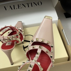 顶级品质(配飞机盒✈️➕10)2026春夏新款 Valentino 华伦天奴ROCKSTUD漆皮系带铆钉 顶级品质(配飞机盒✈️➕10)2026春夏新款 Valentino 华伦天奴ROCKSTUD漆皮系带铆钉