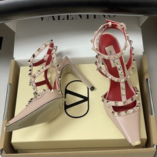顶级品质(配飞机盒✈️➕10)2026春夏新款 Valentino 华伦天奴ROCKSTUD漆皮系带铆钉 顶级品质(配飞机盒✈️➕10)2026春夏新款 Valentino 华伦天奴ROCKSTUD漆皮系带铆钉