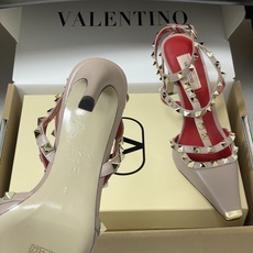 顶级品质(配飞机盒✈️➕10)2026春夏新款 Valentino 华伦天奴ROCKSTUD漆皮系带铆钉 顶级品质(配飞机盒✈️➕10)2026春夏新款 Valentino 华伦天奴ROCKSTUD漆皮系带铆钉