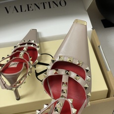 顶级品质(配飞机盒✈️➕10)2026春夏新款 Valentino 华伦天奴ROCKSTUD漆皮系带铆钉 顶级品质(配飞机盒✈️➕10)2026春夏新款 Valentino 华伦天奴ROCKSTUD漆皮系带铆钉