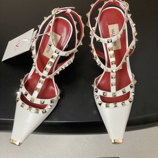 顶级品质(配飞机盒✈️➕10)2026春夏新款 Valentino 华伦天奴ROCKSTUD漆皮系带铆钉 顶级品质(配飞机盒✈️➕10)2026春夏新款 Valentino 华伦天奴ROCKSTUD漆皮系带铆钉