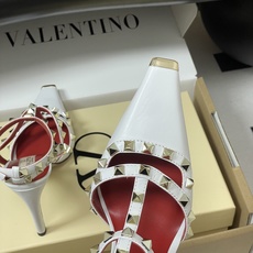 顶级品质(配飞机盒✈️➕10)2026春夏新款 Valentino 华伦天奴ROCKSTUD漆皮系带铆钉 顶级品质(配飞机盒✈️➕10)2026春夏新款 Valentino 华伦天奴ROCKSTUD漆皮系带铆钉