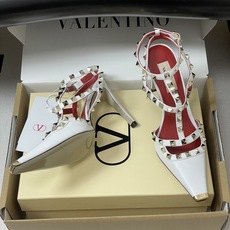 顶级品质(配飞机盒✈️➕10)2026春夏新款 Valentino 华伦天奴ROCKSTUD漆皮系带铆钉 顶级品质(配飞机盒✈️➕10)2026春夏新款 Valentino 华伦天奴ROCKSTUD漆皮系带铆钉