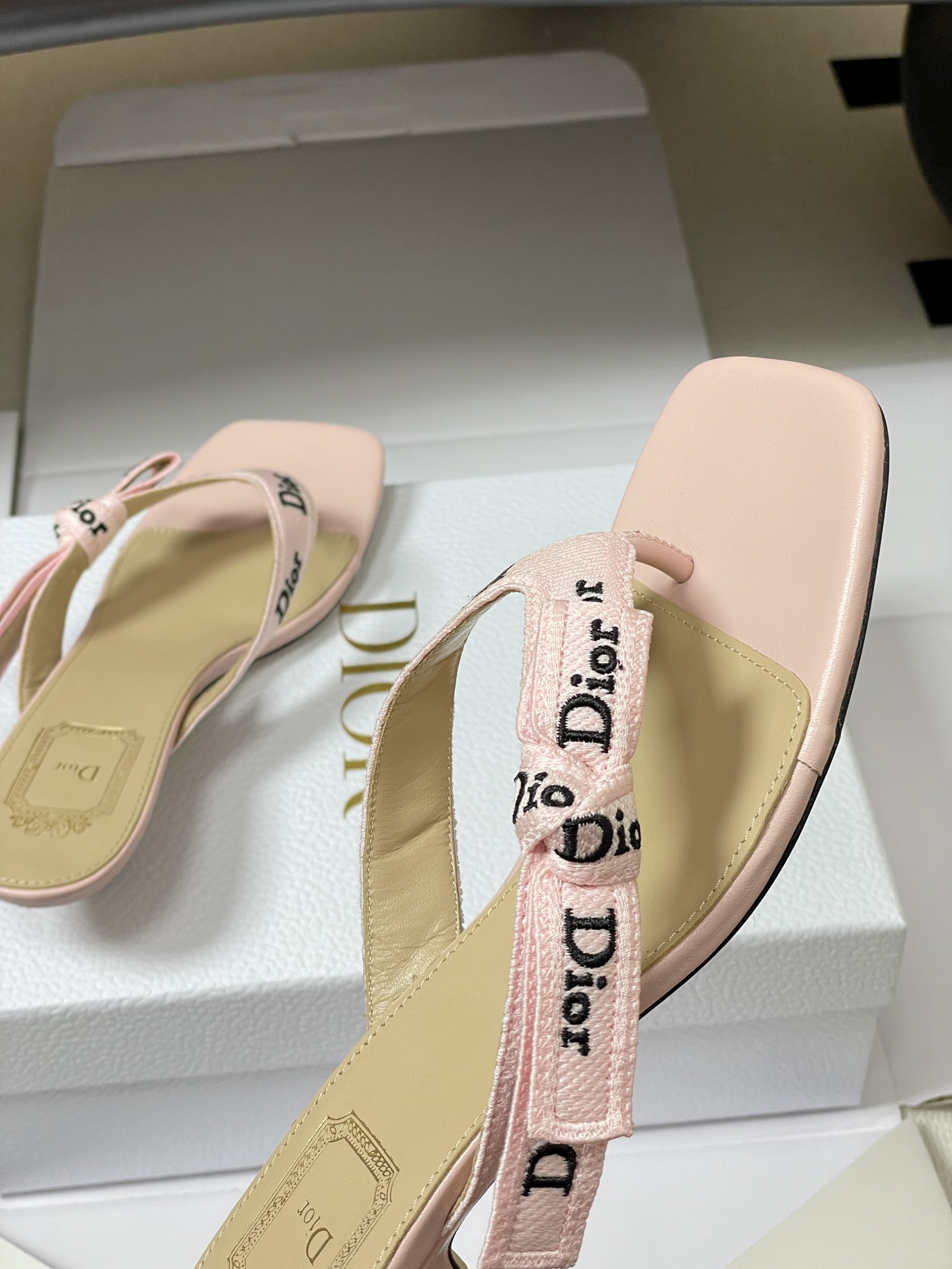 顶级品质（配高档飞机盒✈️）26ss春夏新款Dior 迪奥 J'Adior 饰带人字拖鞋 经典 CD字母