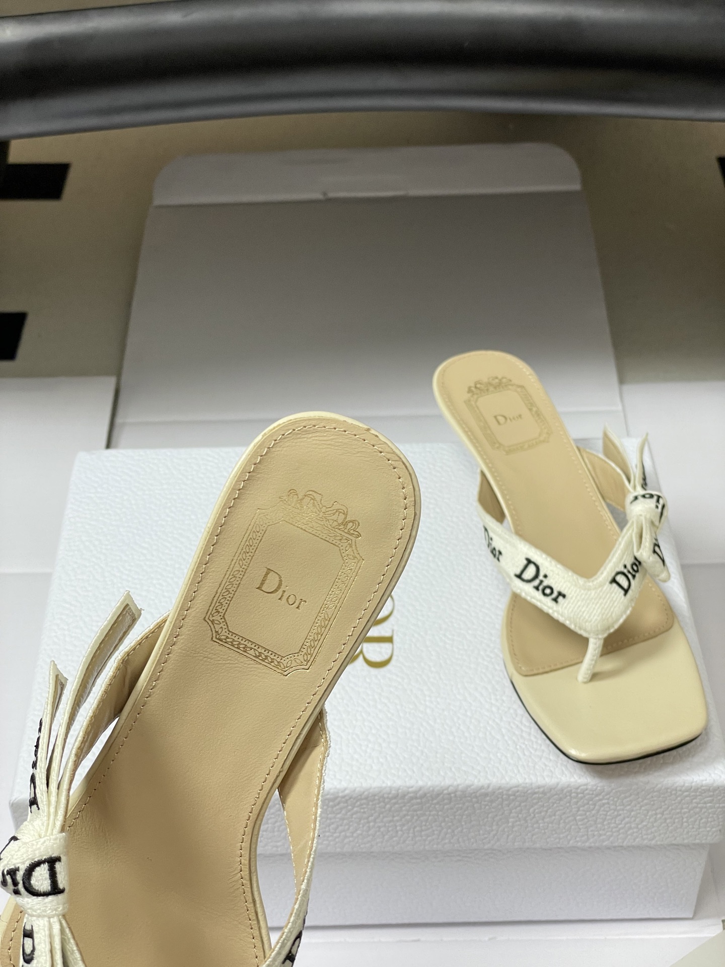 顶级品质（配高档飞机盒✈️）26ss春夏新款Dior 迪奥 J'Adior 饰带人字拖鞋 经典 CD字母