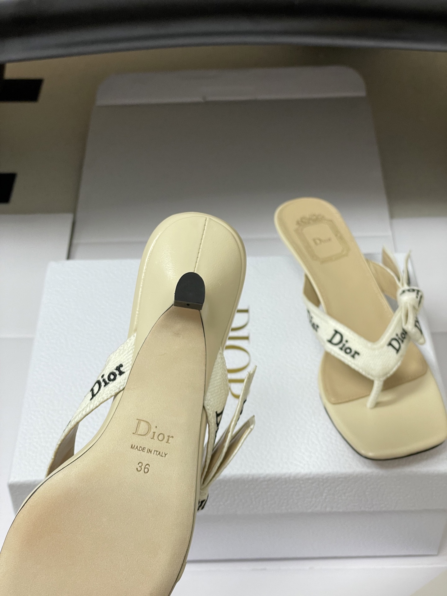 顶级品质（配高档飞机盒✈️）26ss春夏新款Dior 迪奥 J'Adior 饰带人字拖鞋 经典 CD字母