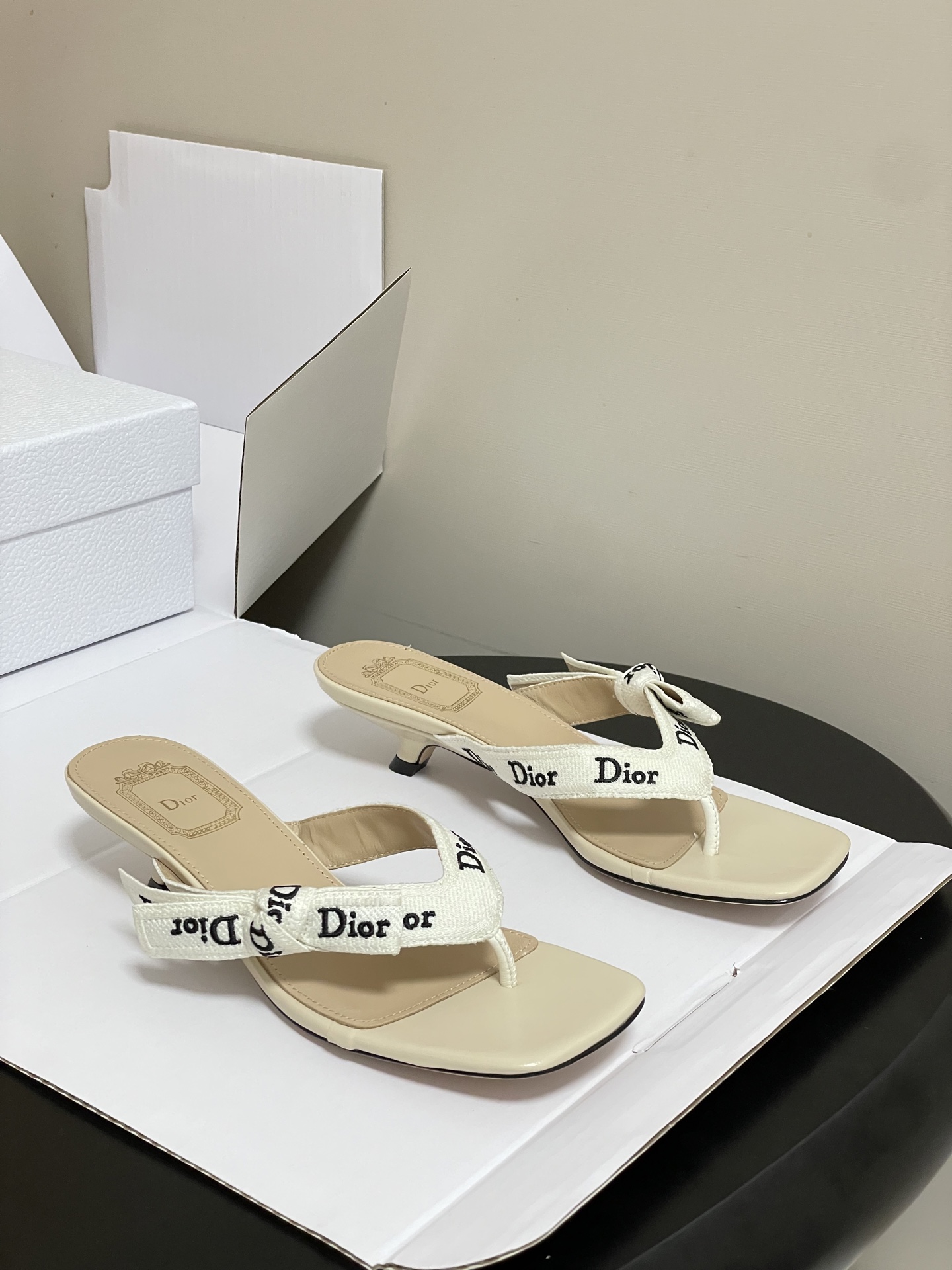 顶级品质（配高档飞机盒✈️）26ss春夏新款Dior 迪奥 J'Adior 饰带人字拖鞋 经典 CD字母