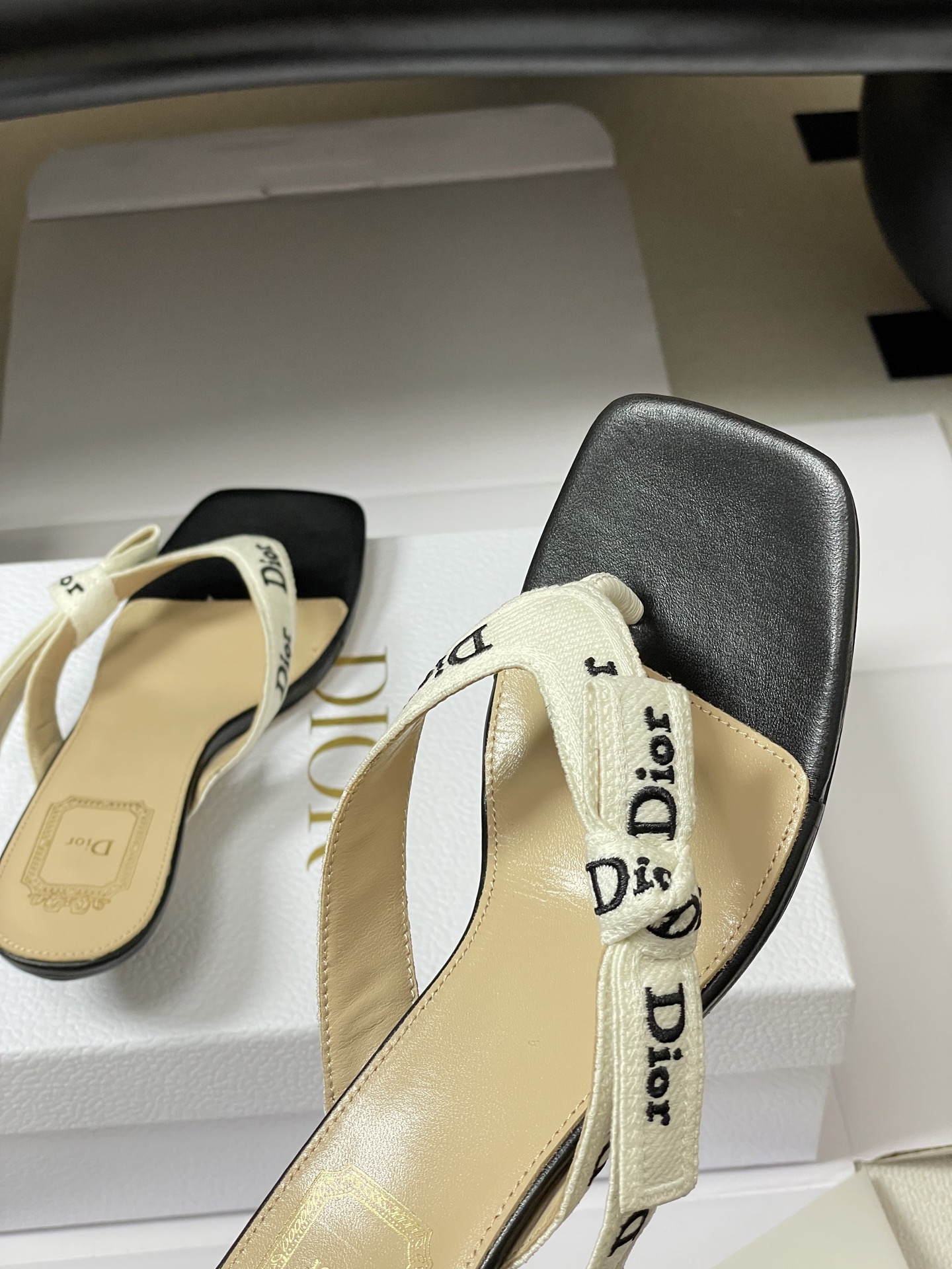 顶级品质（配高档飞机盒✈️）26ss春夏新款Dior 迪奥 J'Adior 饰带人字拖鞋 经典 CD字母