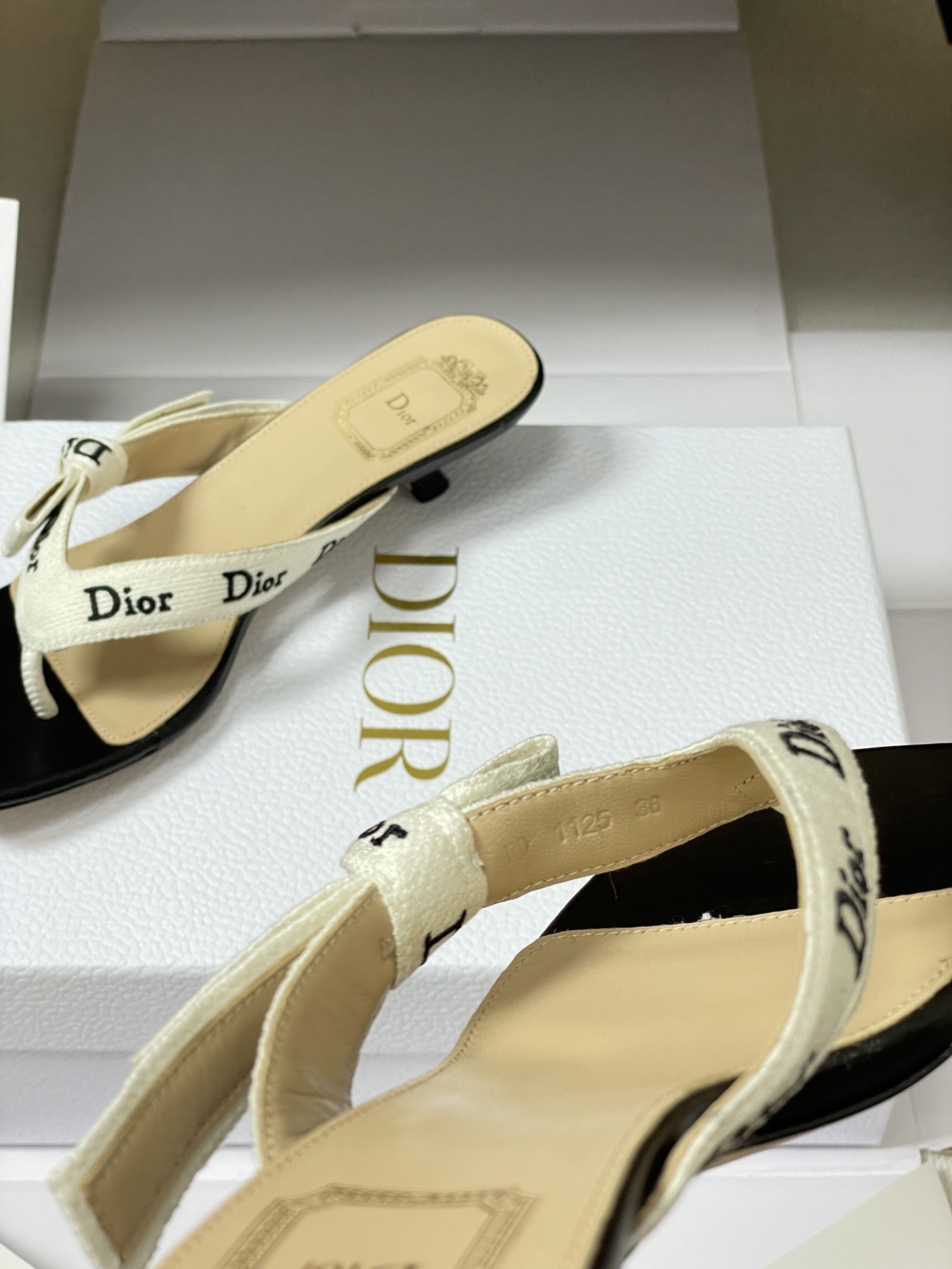 顶级品质（配高档飞机盒✈️）26ss春夏新款Dior 迪奥 J'Adior 饰带人字拖鞋 经典 CD字母