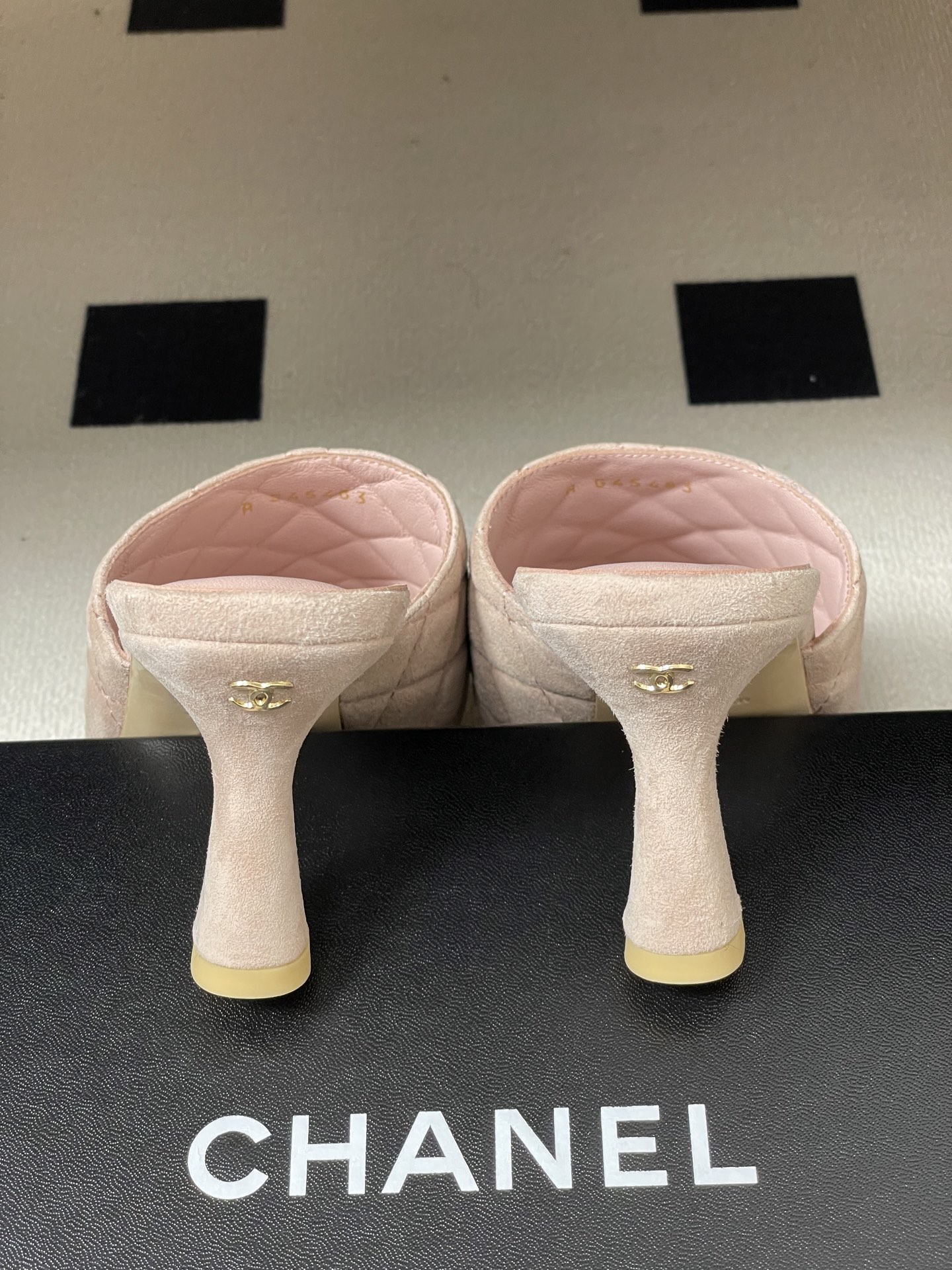 2026早春度假系列爆品🔥Chanel 小香26A 经典菱格鱼嘴蜜儿高跟拖鞋标志性双C扣凉拖鞋简约时尚，