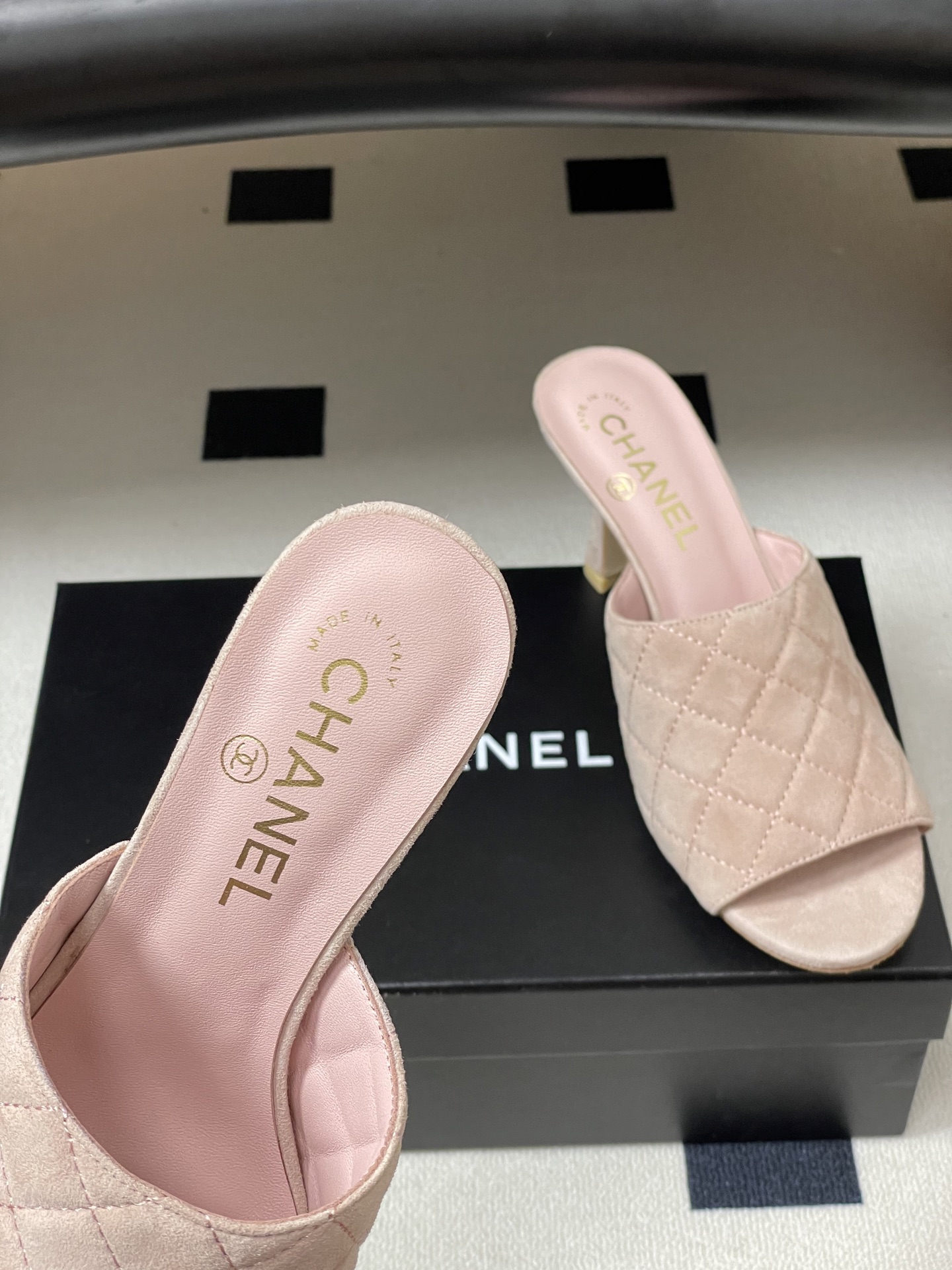 2026早春度假系列爆品🔥Chanel 小香26A 经典菱格鱼嘴蜜儿高跟拖鞋标志性双C扣凉拖鞋简约时尚，
