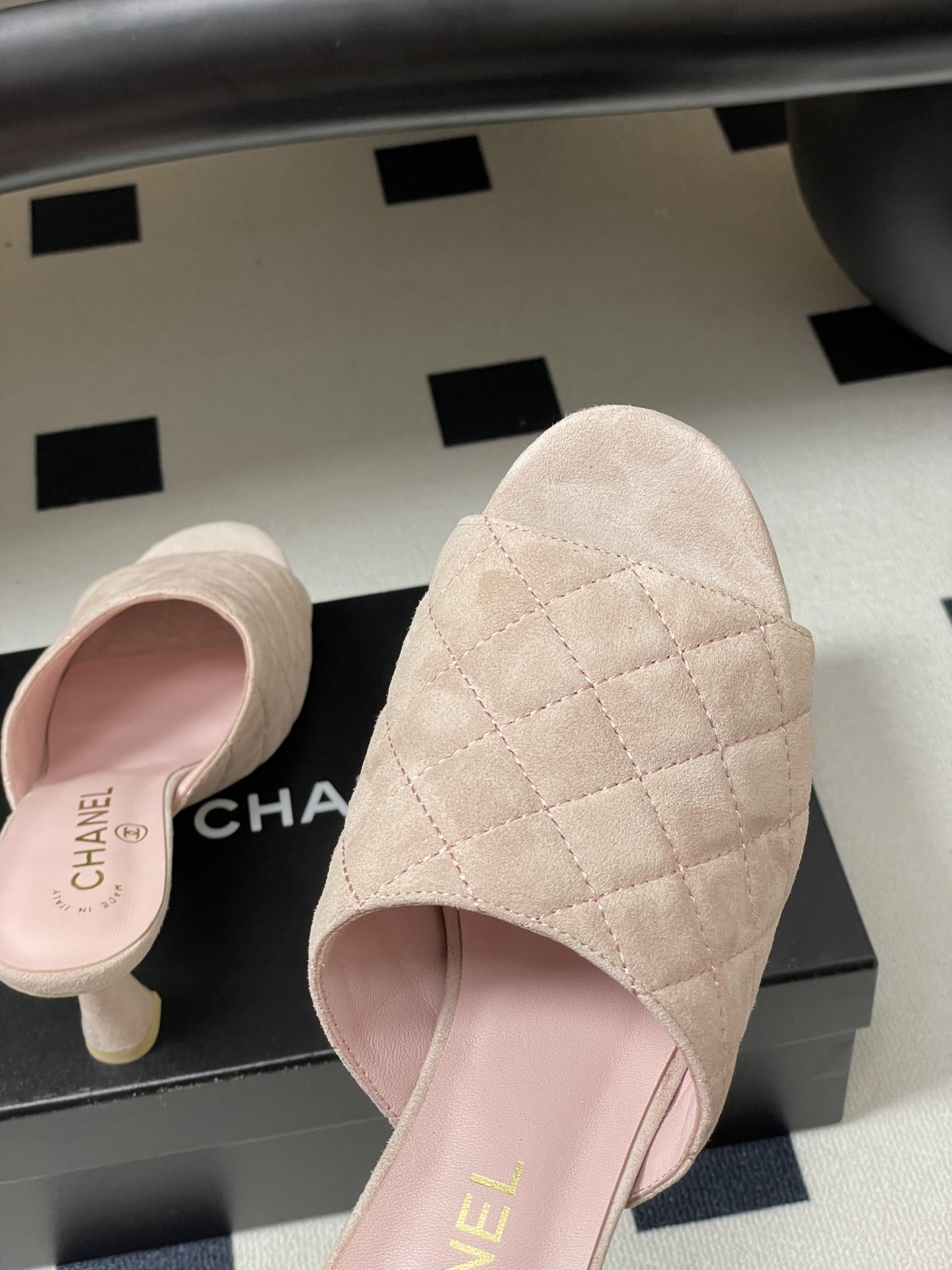 2026早春度假系列爆品🔥Chanel 小香26A 经典菱格鱼嘴蜜儿高跟拖鞋标志性双C扣凉拖鞋简约时尚，