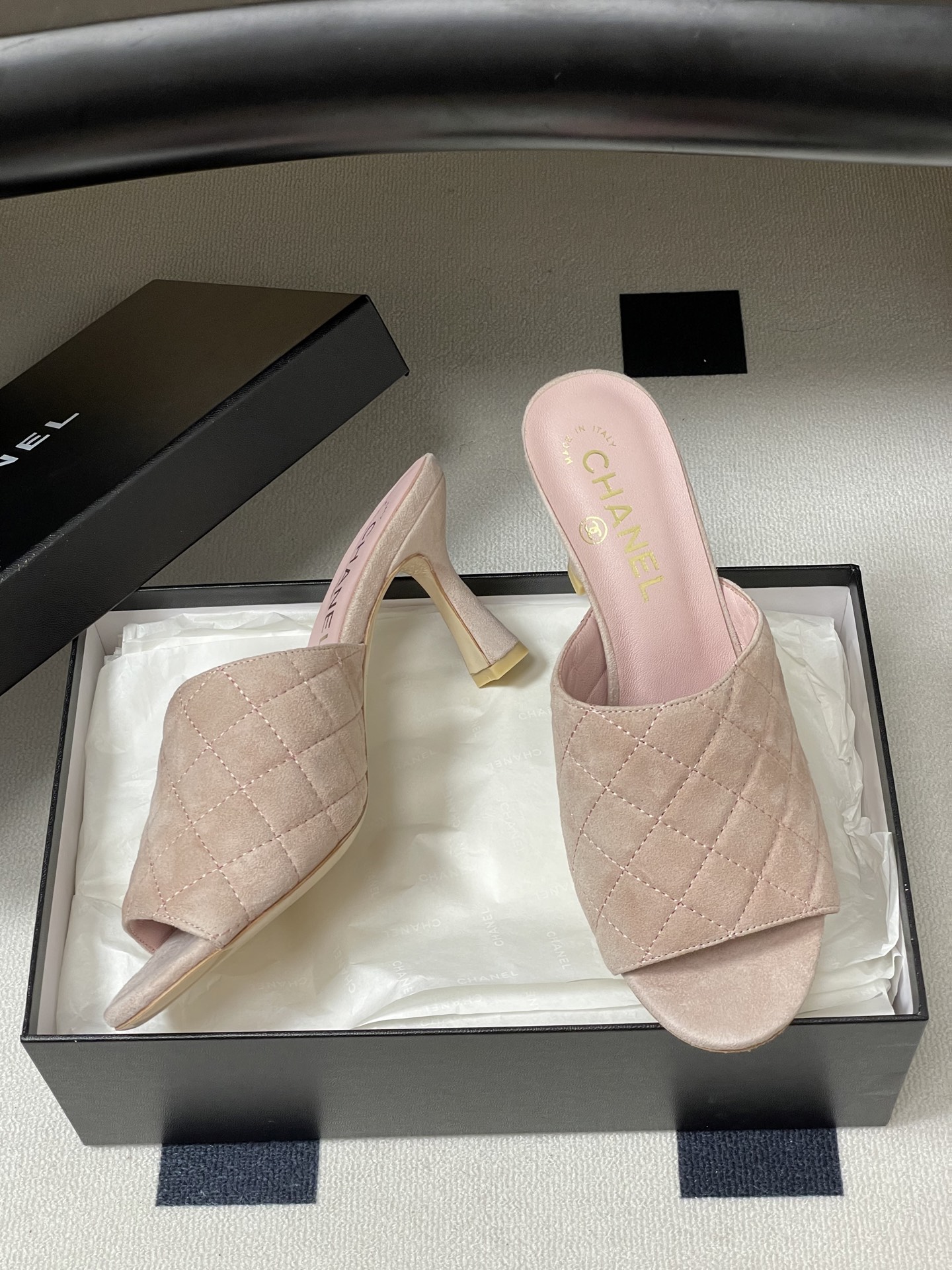 2026早春度假系列爆品🔥Chanel 小香26A 经典菱格鱼嘴蜜儿高跟拖鞋标志性双C扣凉拖鞋简约时尚，