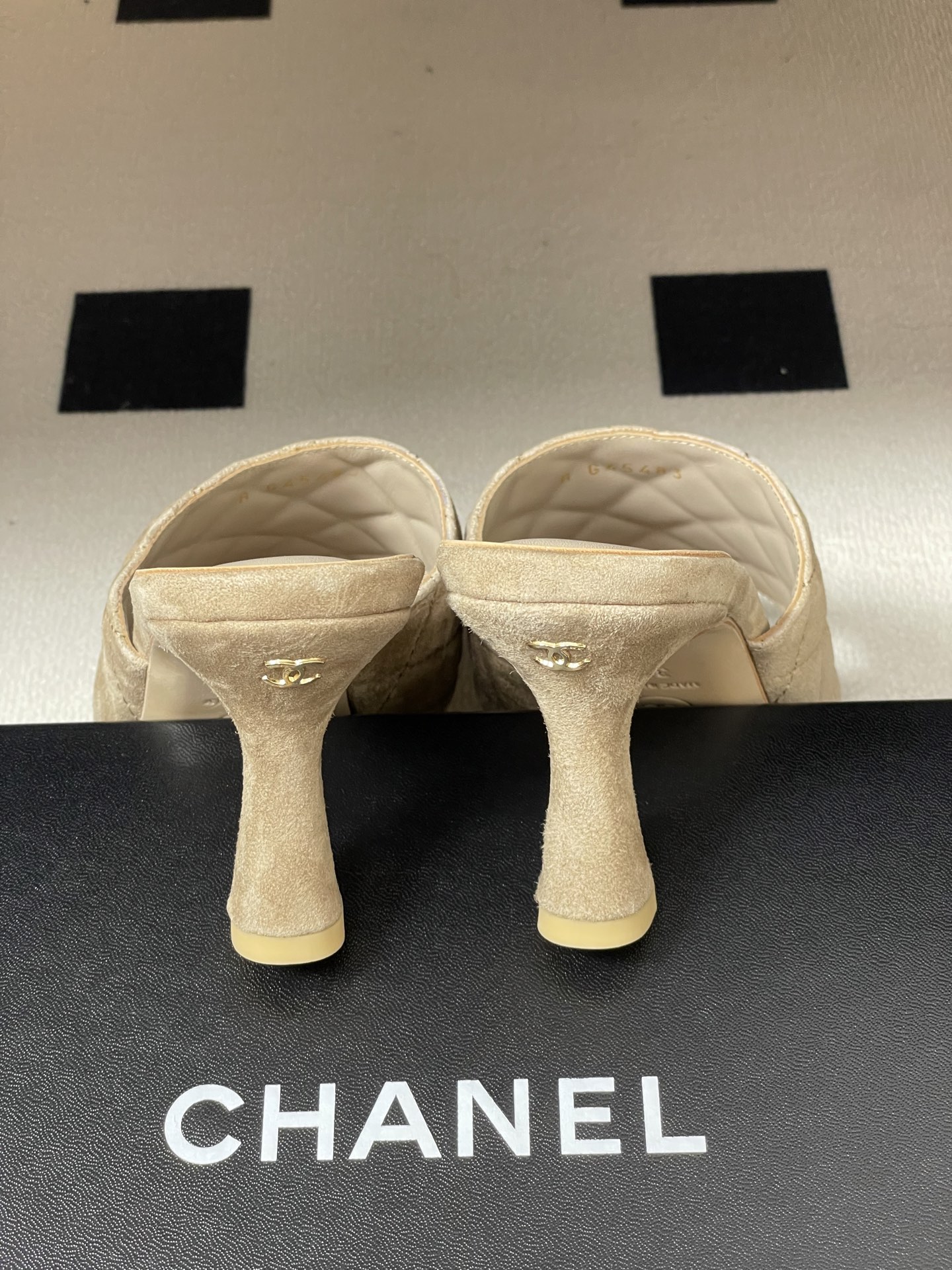 2026早春度假系列爆品🔥Chanel 小香26A 经典菱格鱼嘴蜜儿高跟拖鞋标志性双C扣凉拖鞋简约时尚，