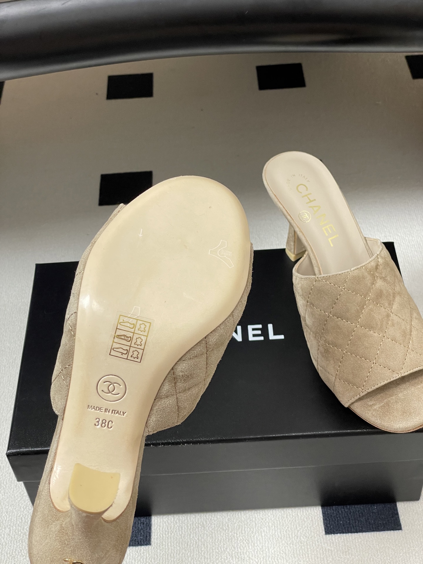 2026早春度假系列爆品🔥Chanel 小香26A 经典菱格鱼嘴蜜儿高跟拖鞋标志性双C扣凉拖鞋简约时尚，