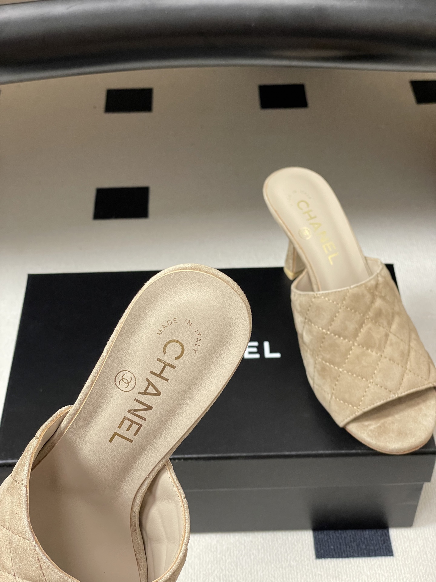 2026早春度假系列爆品🔥Chanel 小香26A 经典菱格鱼嘴蜜儿高跟拖鞋标志性双C扣凉拖鞋简约时尚，