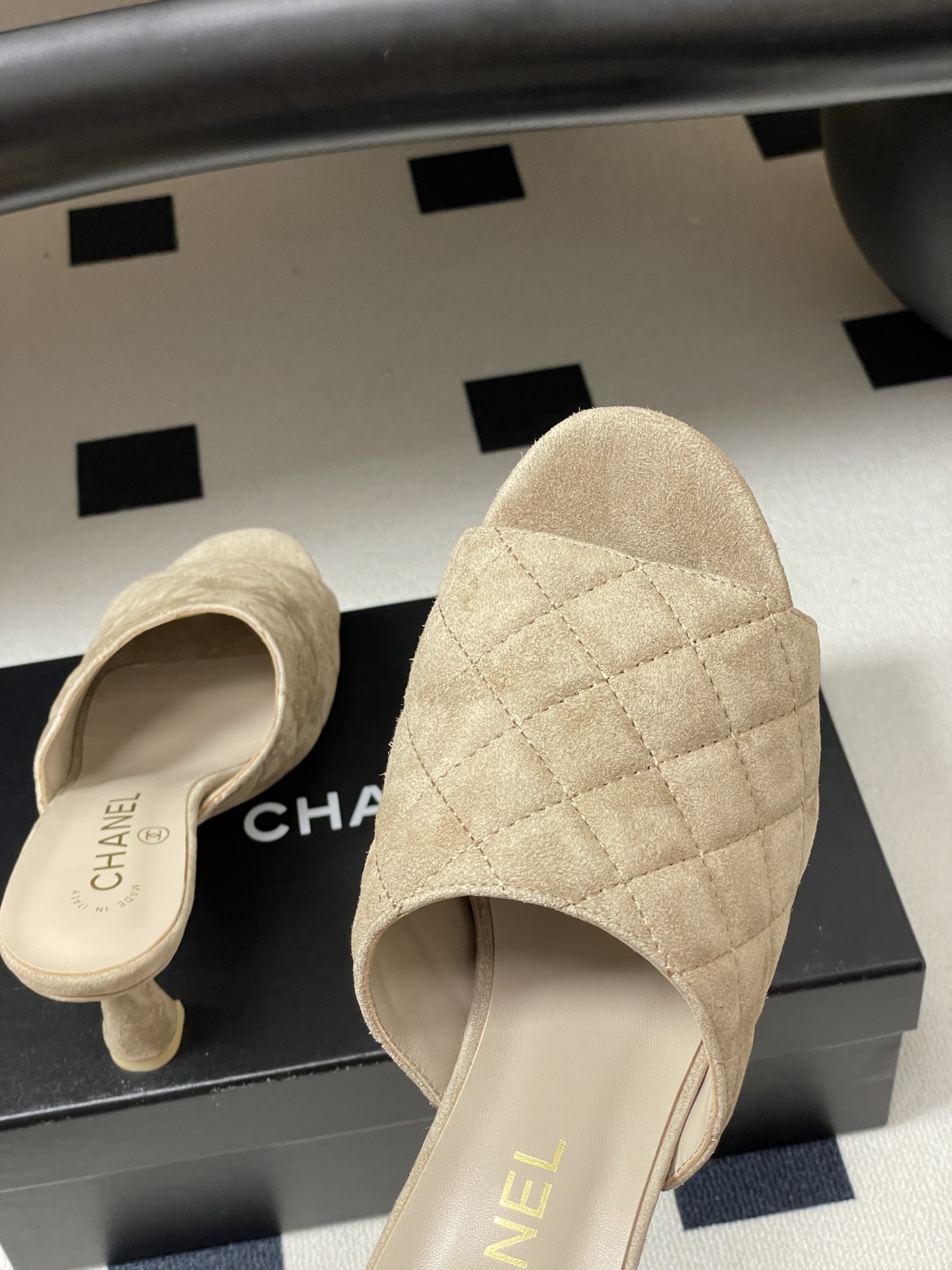 2026早春度假系列爆品🔥Chanel 小香26A 经典菱格鱼嘴蜜儿高跟拖鞋标志性双C扣凉拖鞋简约时尚，