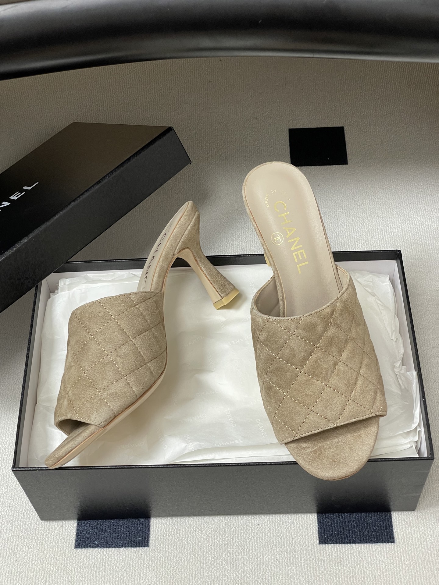 2026早春度假系列爆品🔥Chanel 小香26A 经典菱格鱼嘴蜜儿高跟拖鞋标志性双C扣凉拖鞋简约时尚，