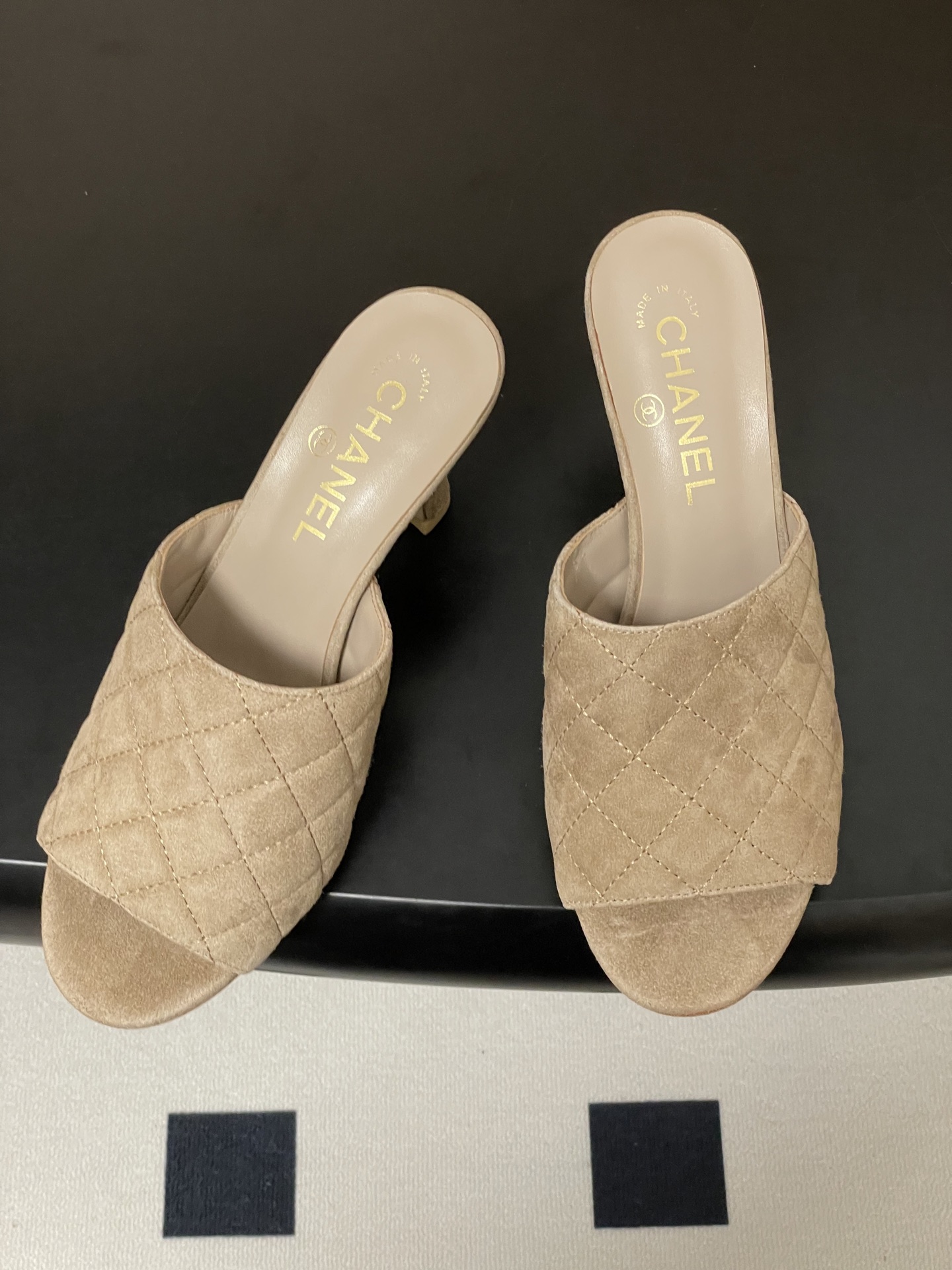 2026早春度假系列爆品🔥Chanel 小香26A 经典菱格鱼嘴蜜儿高跟拖鞋标志性双C扣凉拖鞋简约时尚，