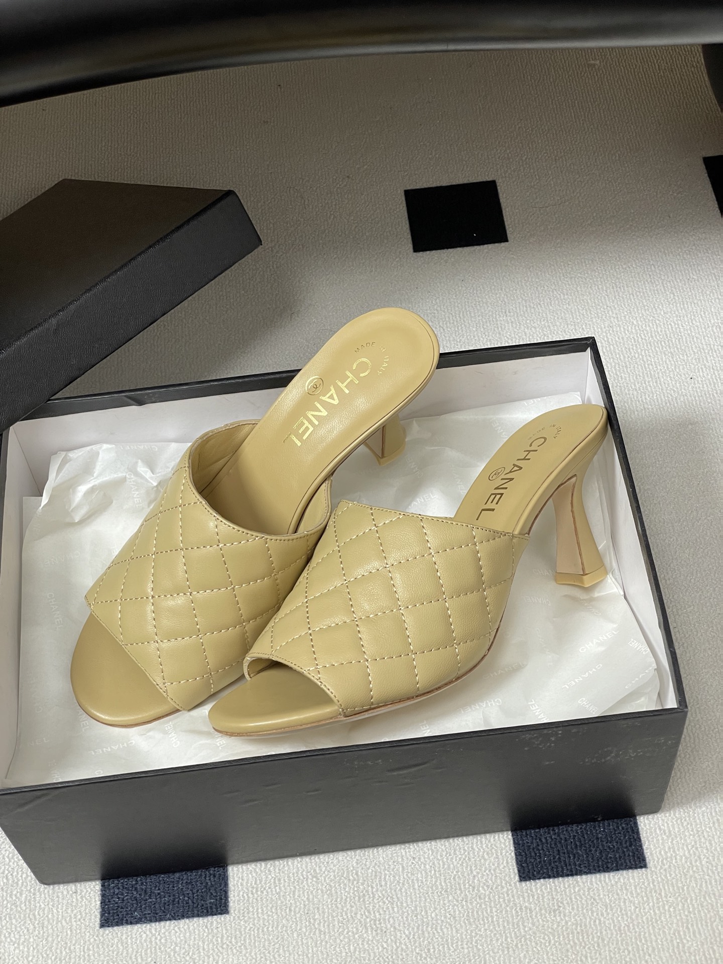 2026早春度假系列爆品🔥Chanel 小香26A 经典菱格鱼嘴蜜儿高跟拖鞋标志性双C扣凉拖鞋简约时尚，