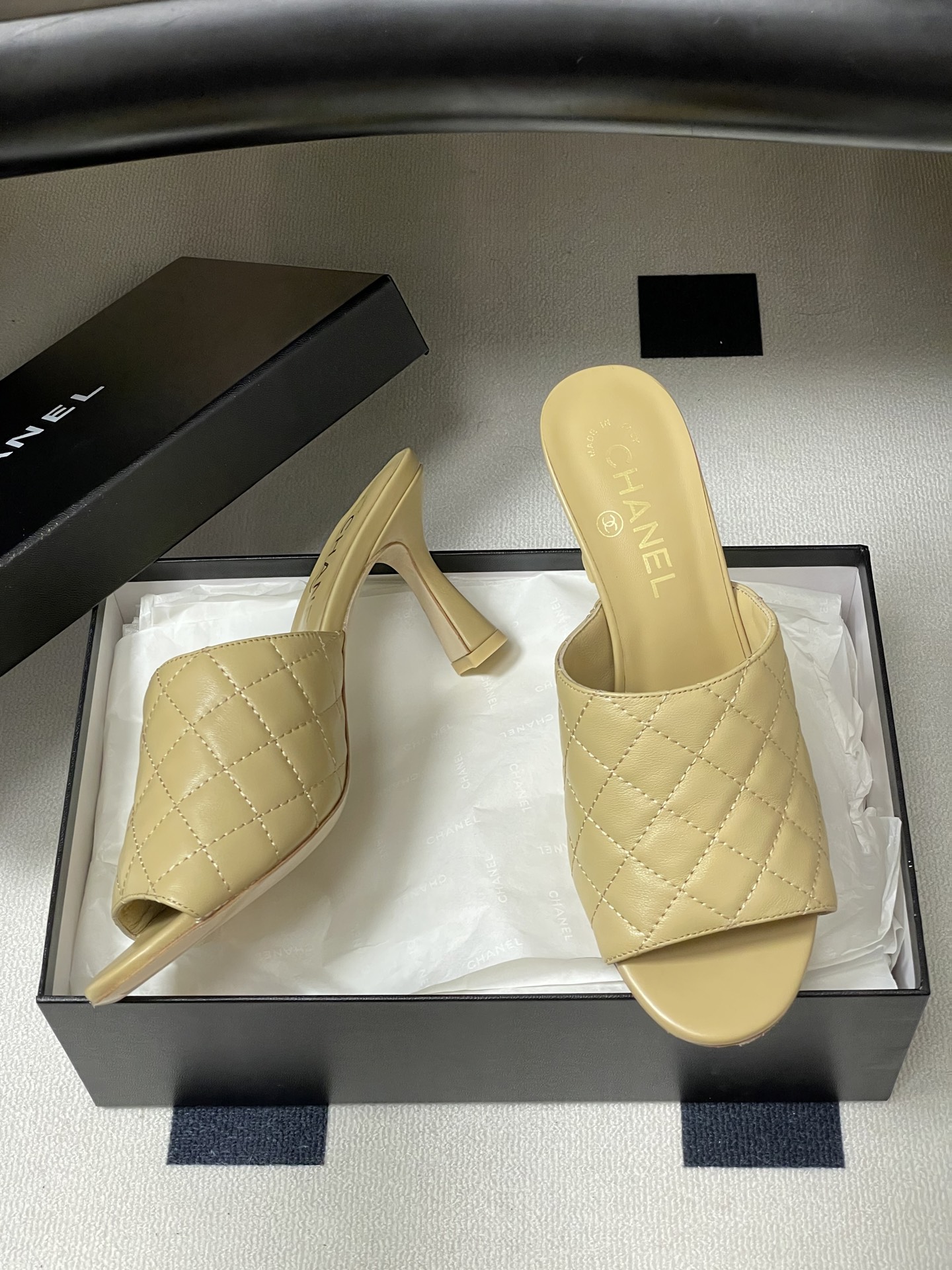 2026早春度假系列爆品🔥Chanel 小香26A 经典菱格鱼嘴蜜儿高跟拖鞋标志性双C扣凉拖鞋简约时尚，