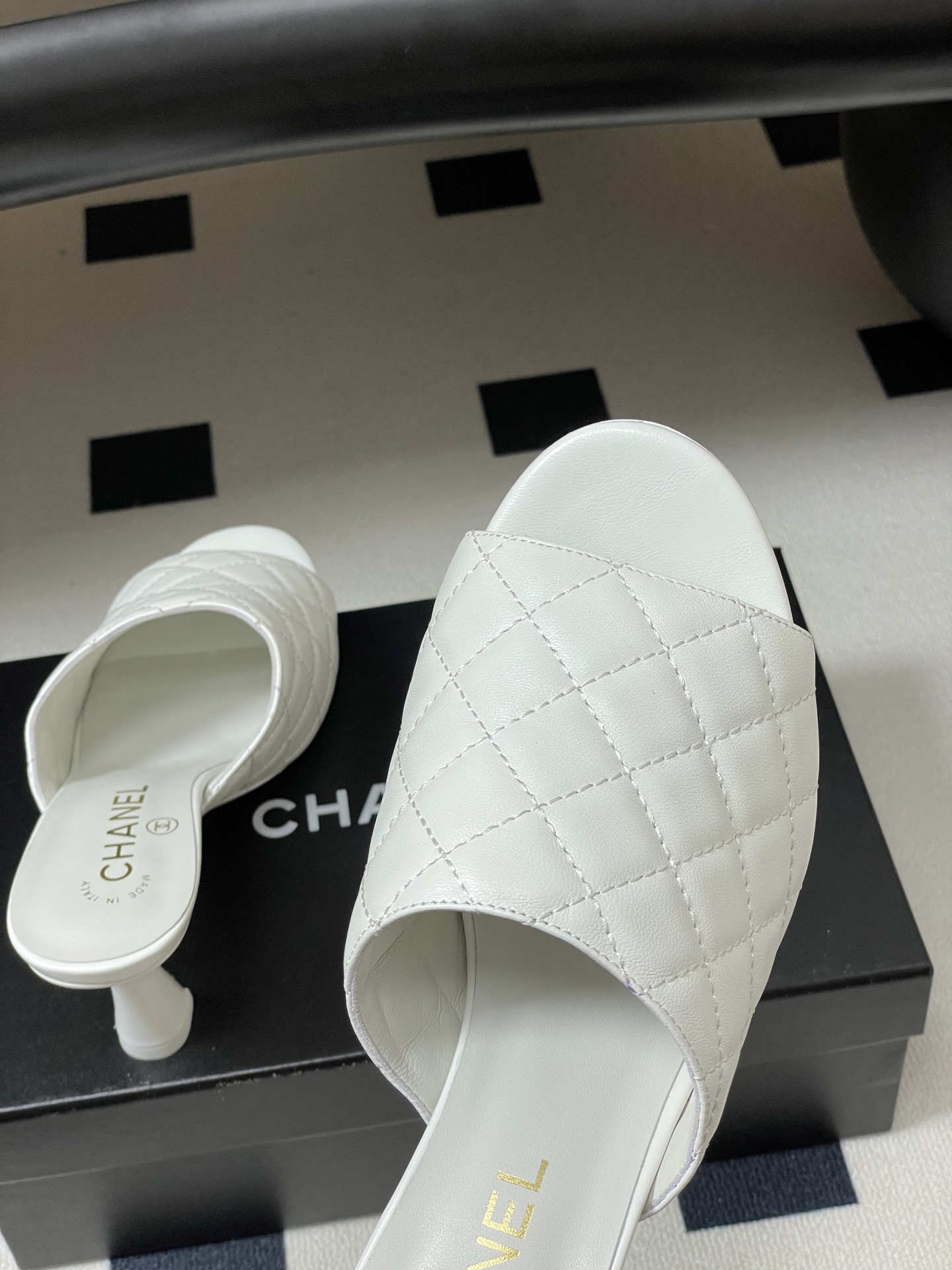 2026早春度假系列爆品🔥Chanel 小香26A 经典菱格鱼嘴蜜儿高跟拖鞋标志性双C扣凉拖鞋简约时尚, 2026早春度假系列爆品🔥Chanel 小香26A 经典菱格鱼嘴蜜儿高跟拖鞋标志性双C扣凉拖鞋简约时尚,