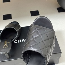 2026早春度假系列爆品🔥Chanel 小香26A 经典菱格鱼嘴蜜儿高跟拖鞋标志性双C扣凉拖鞋简约时尚, 2026早春度假系列爆品🔥Chanel 小香26A 经典菱格鱼嘴蜜儿高跟拖鞋标志性双C扣凉拖鞋简约时尚,