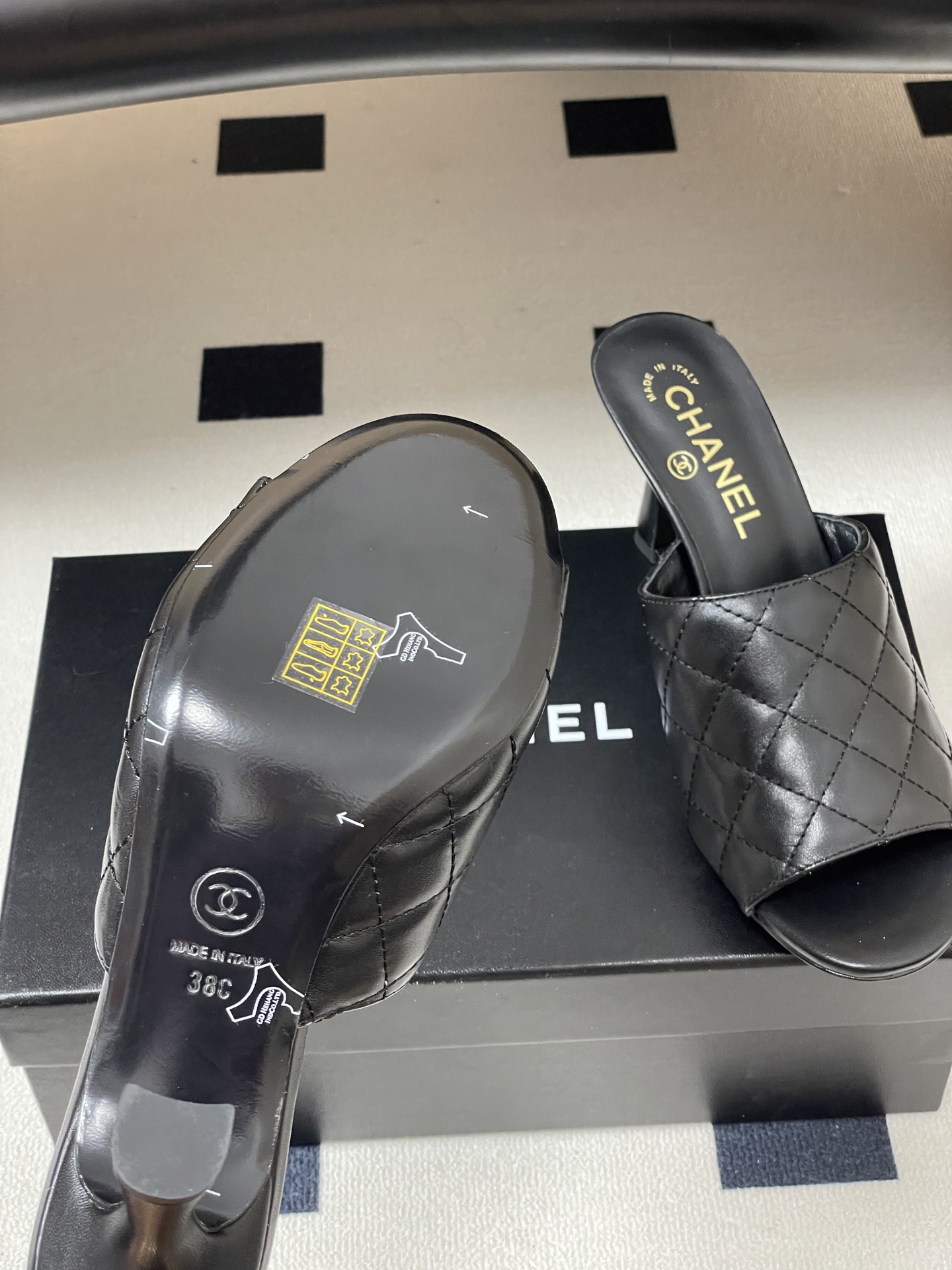 2026早春度假系列爆品🔥Chanel 小香26A 经典菱格鱼嘴蜜儿高跟拖鞋标志性双C扣凉拖鞋简约时尚, 2026早春度假系列爆品🔥Chanel 小香26A 经典菱格鱼嘴蜜儿高跟拖鞋标志性双C扣凉拖鞋简约时尚,