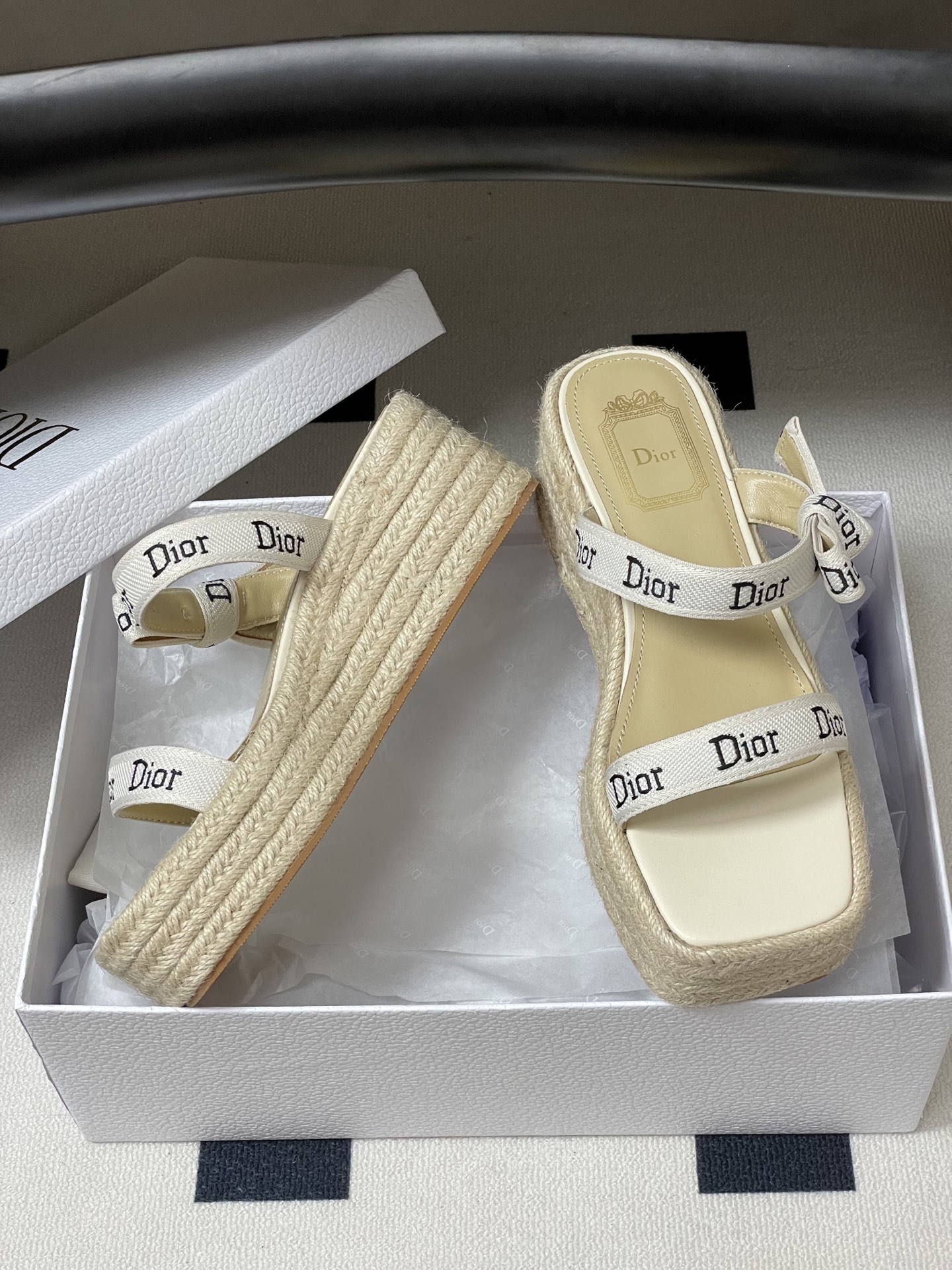 26ss春夏新款Dior 迪奥 J'Adior饰带坡跟凉拖鞋经典CD字母织带蝴蝶结方头厚底拖鞋草编麻绳底