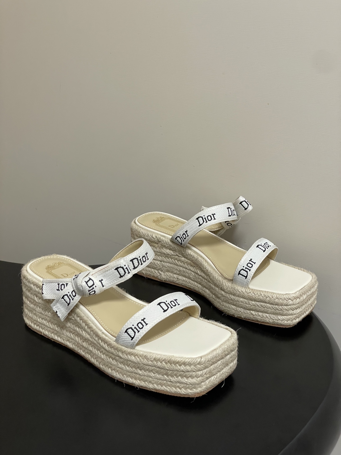 26ss春夏新款Dior 迪奥 J'Adior饰带坡跟凉拖鞋经典CD字母织带蝴蝶结方头厚底拖鞋草编麻绳底