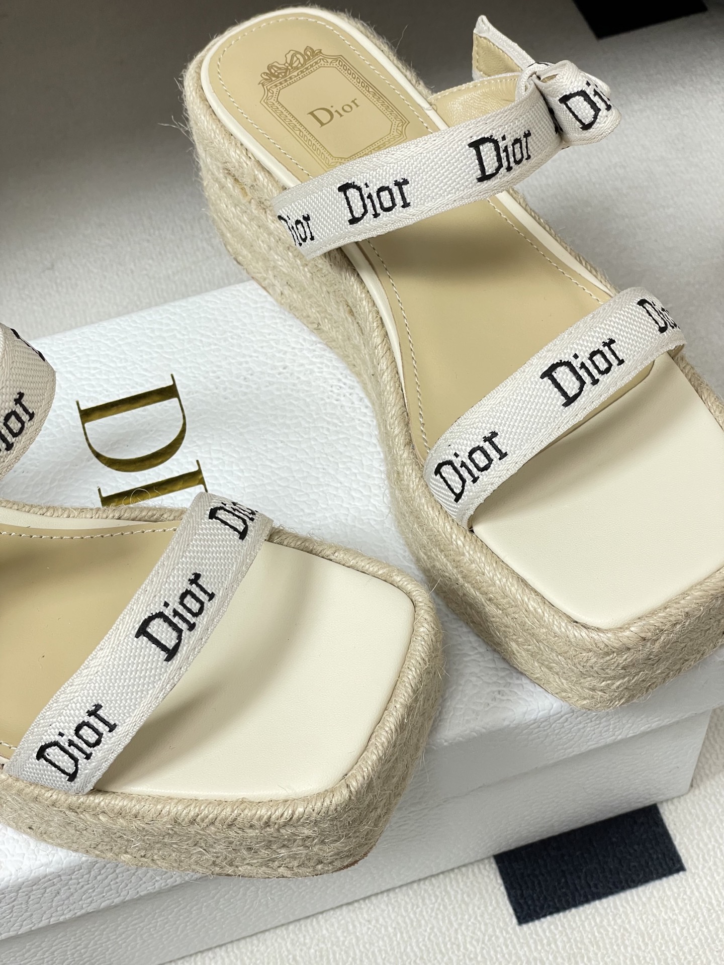 26ss春夏新款Dior 迪奥 J'Adior饰带坡跟凉拖鞋经典CD字母织带蝴蝶结方头厚底拖鞋草编麻绳底