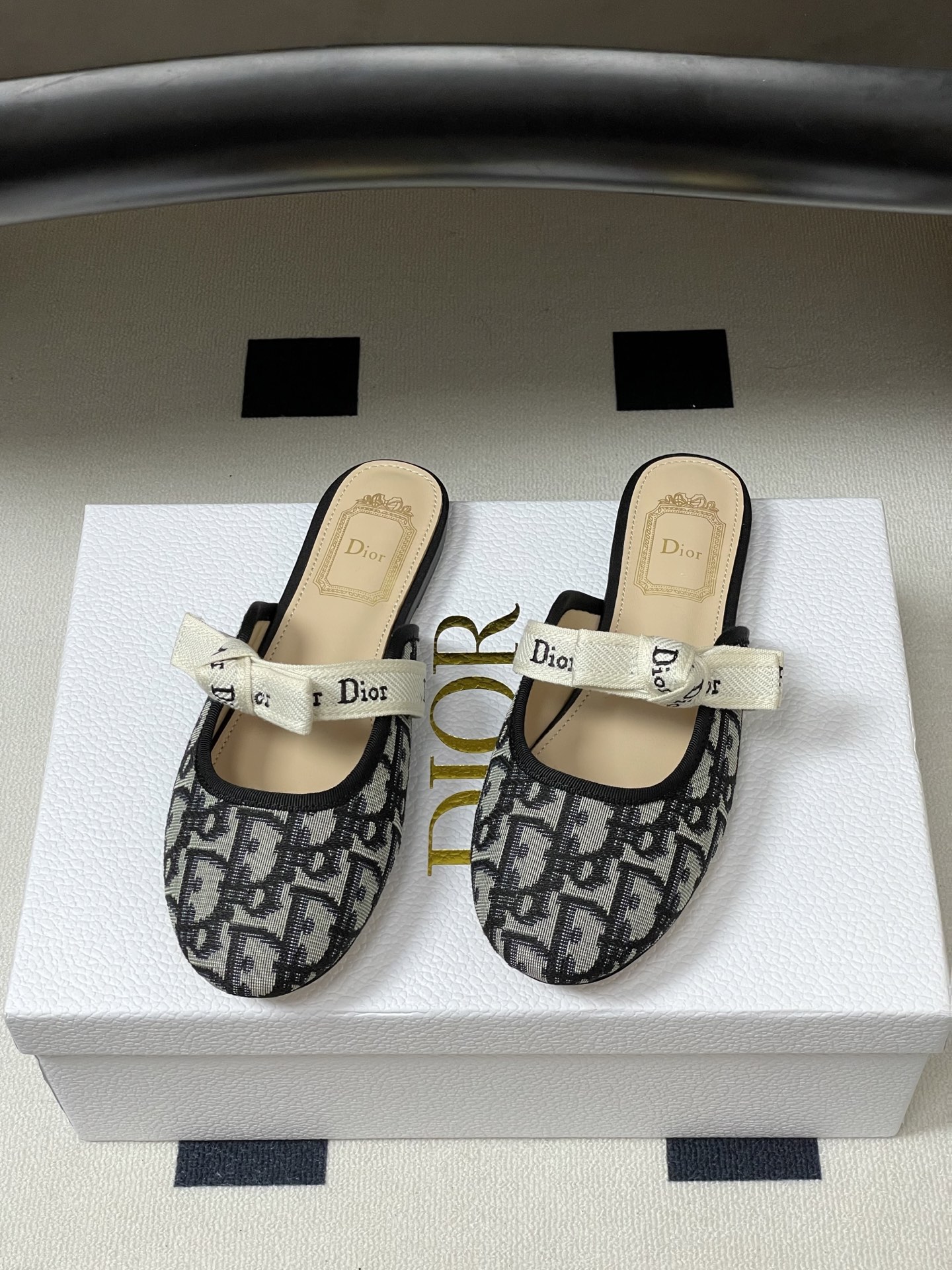 26ss春夏新款Dior 迪奥 J'Adior 穆勒鞋经典字母织带蝴蝶结平底半拖鞋这款J'Adior 穆