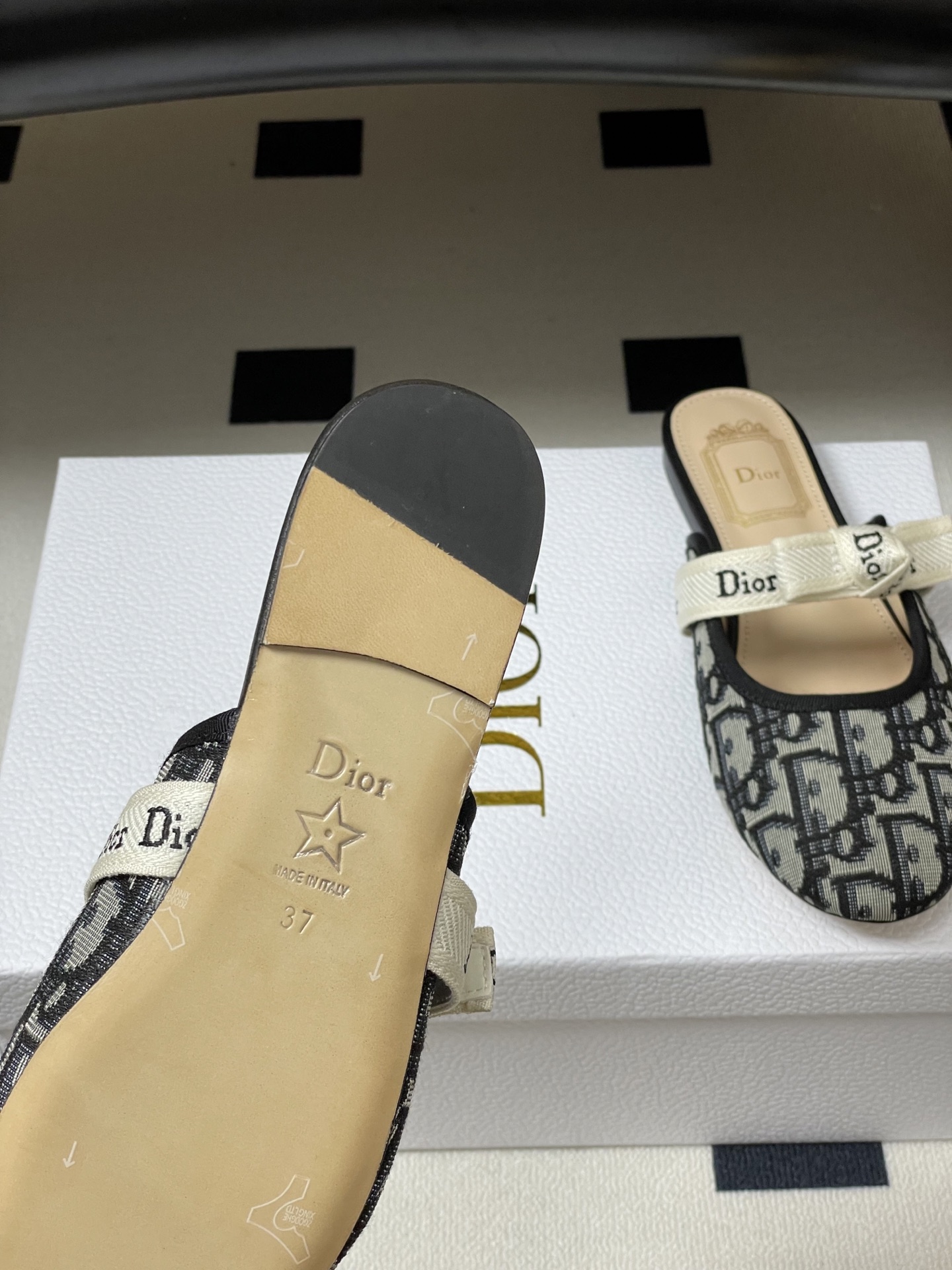 26ss春夏新款Dior 迪奥 J'Adior 穆勒鞋经典字母织带蝴蝶结平底半拖鞋这款J'Adior 穆