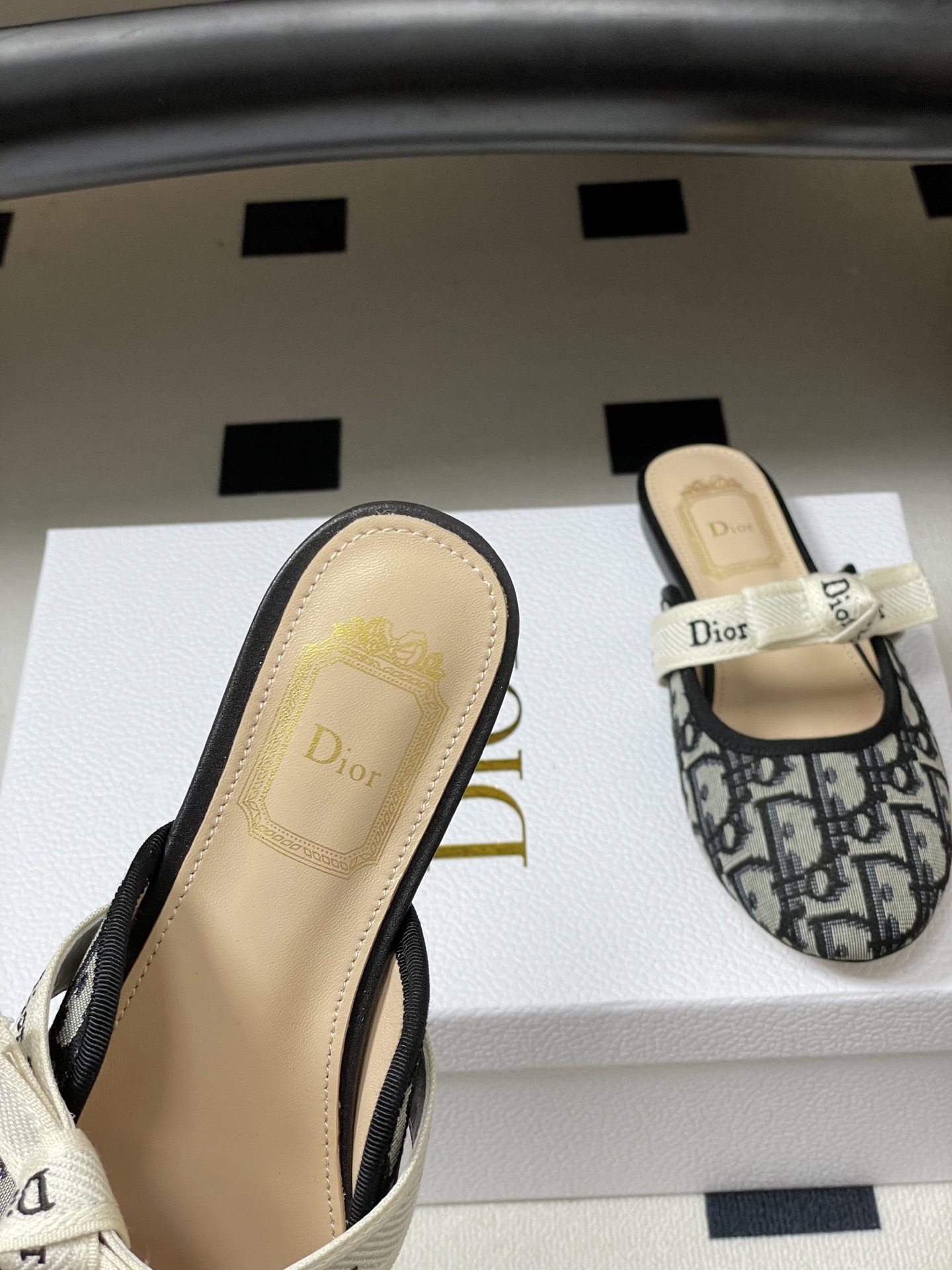 26ss春夏新款Dior 迪奥 J'Adior 穆勒鞋经典字母织带蝴蝶结平底半拖鞋这款J'Adior 穆