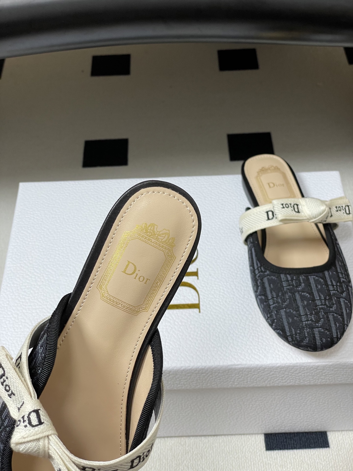 26ss春夏新款Dior 迪奥 J'Adior 穆勒鞋经典字母织带蝴蝶结平底半拖鞋这款J'Adior 穆