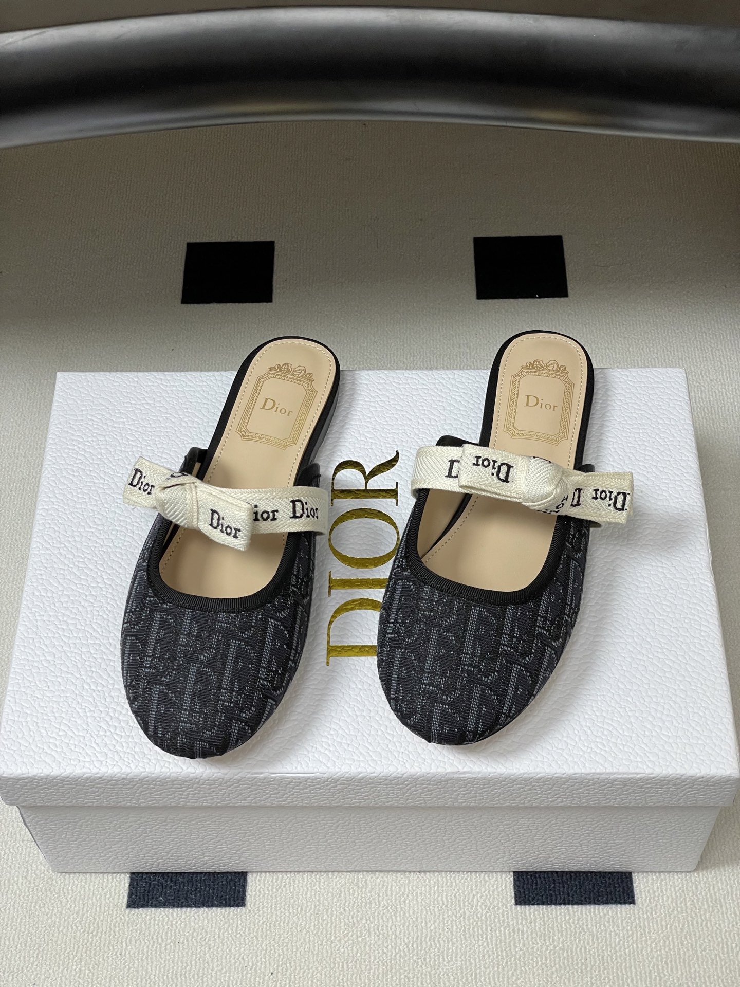26ss春夏新款Dior 迪奥 J'Adior 穆勒鞋经典字母织带蝴蝶结平底半拖鞋这款J'Adior 穆