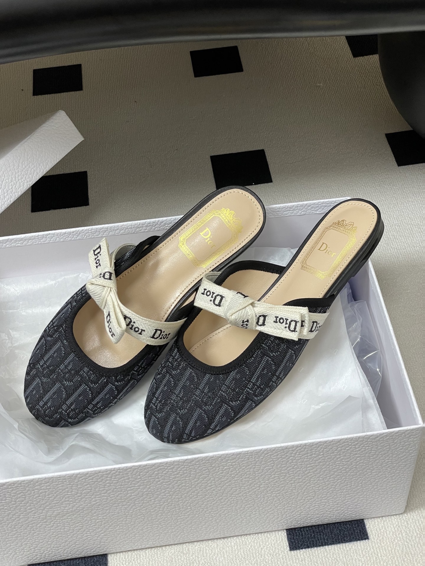 26ss春夏新款Dior 迪奥 J'Adior 穆勒鞋经典字母织带蝴蝶结平底半拖鞋这款J'Adior 穆