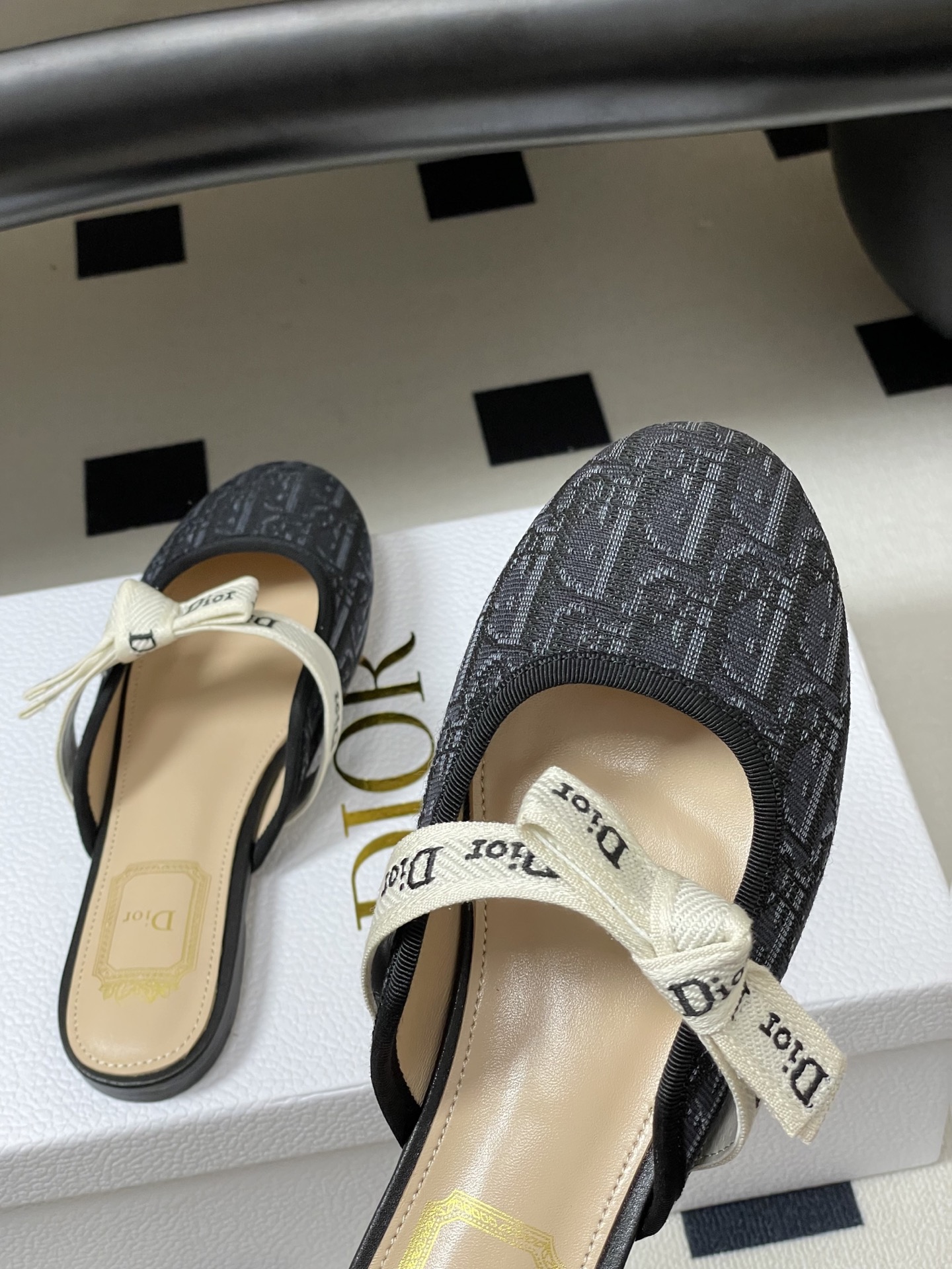 26ss春夏新款Dior 迪奥 J'Adior 穆勒鞋经典字母织带蝴蝶结平底半拖鞋这款J'Adior 穆