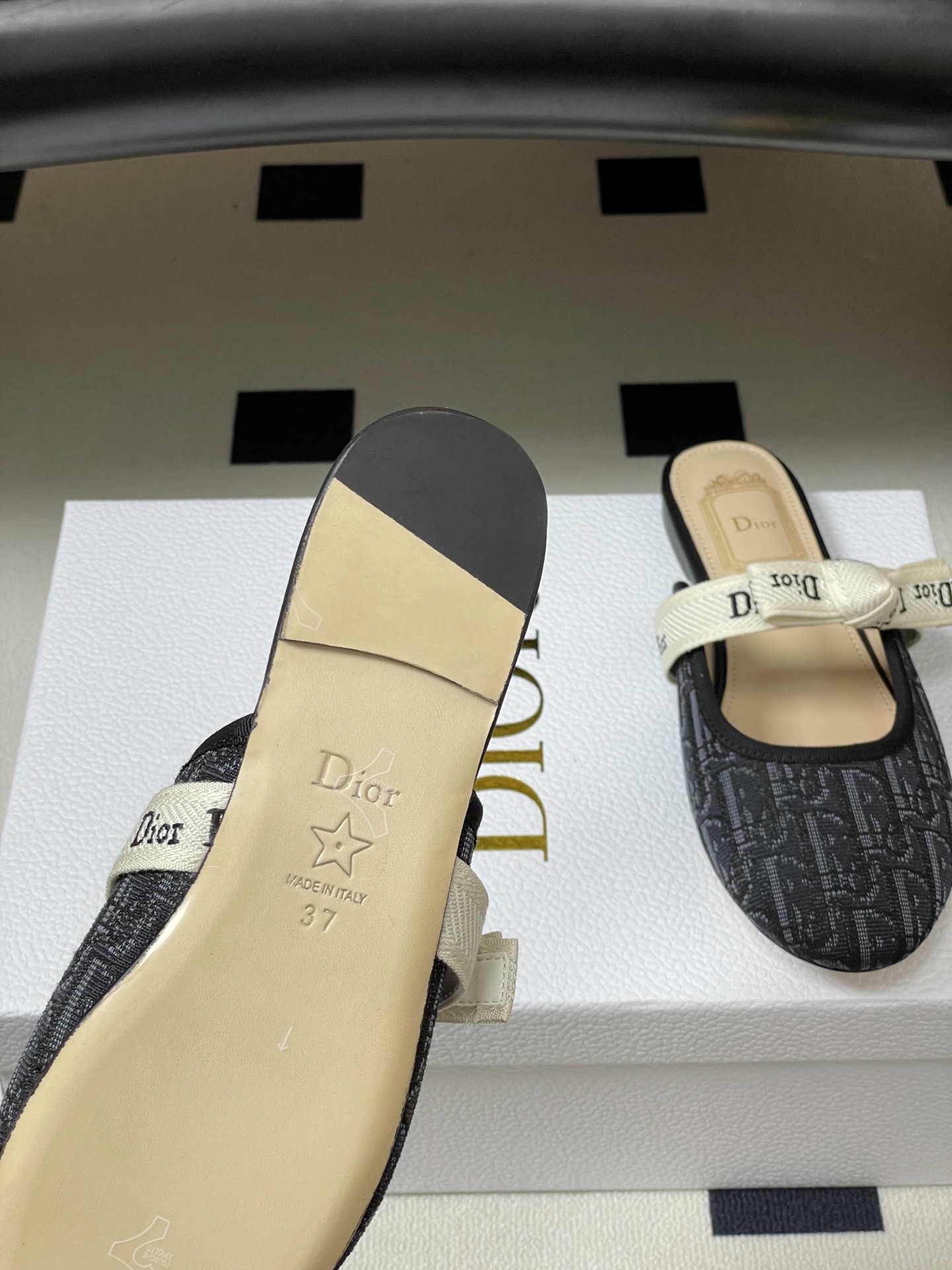 26ss春夏新款Dior 迪奥 J'Adior 穆勒鞋经典字母织带蝴蝶结平底半拖鞋这款J'Adior 穆
