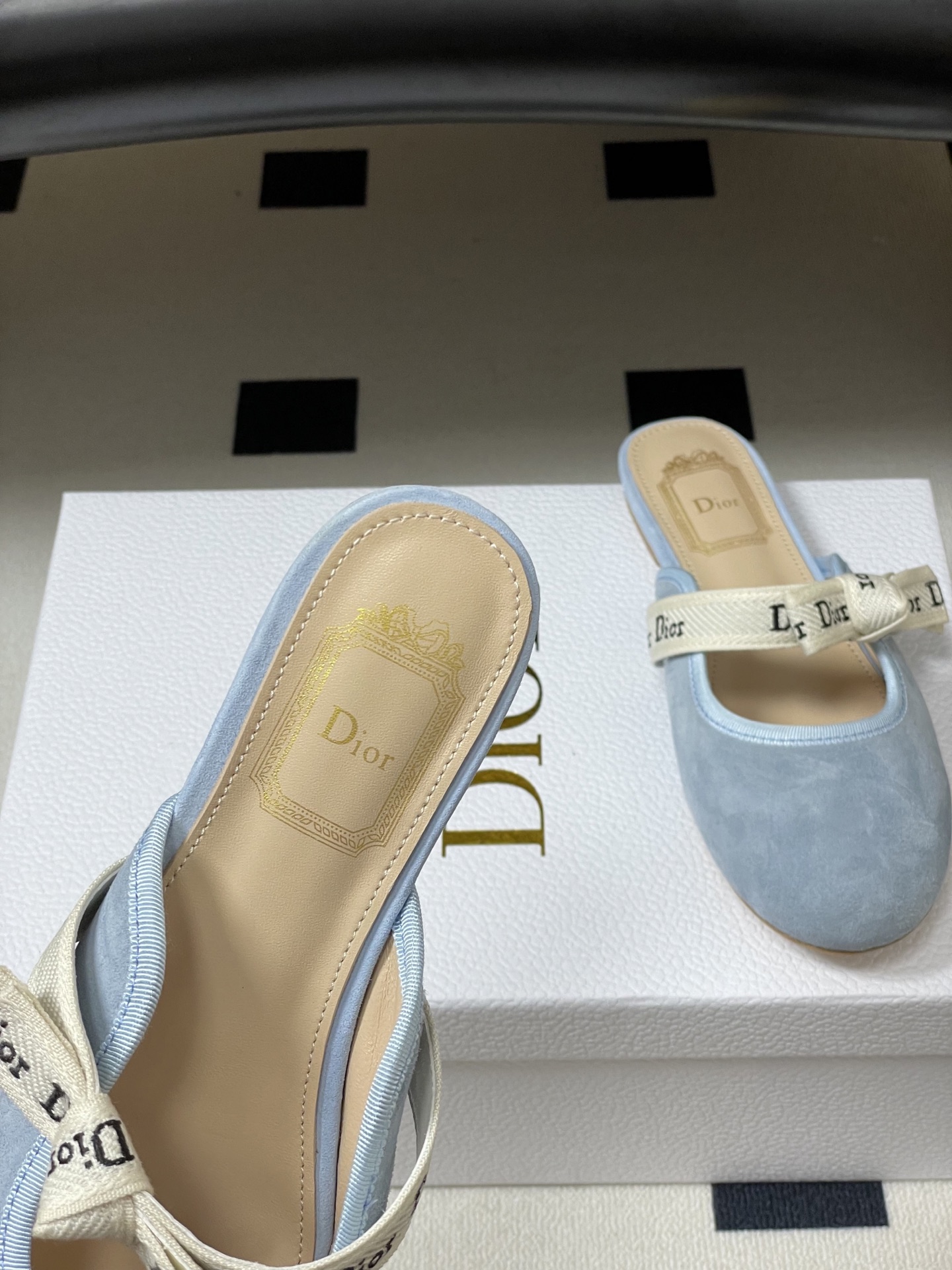 26ss春夏新款Dior 迪奥 J'Adior 穆勒鞋经典字母织带蝴蝶结平底半拖鞋这款J'Adior 穆