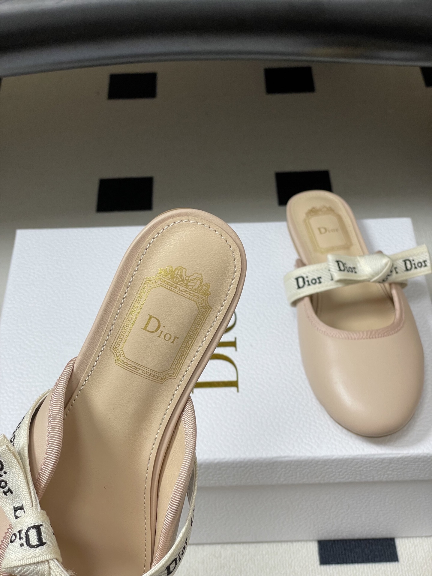 26ss春夏新款Dior 迪奥 J'Adior 穆勒鞋经典字母织带蝴蝶结平底半拖鞋这款J'Adior 穆