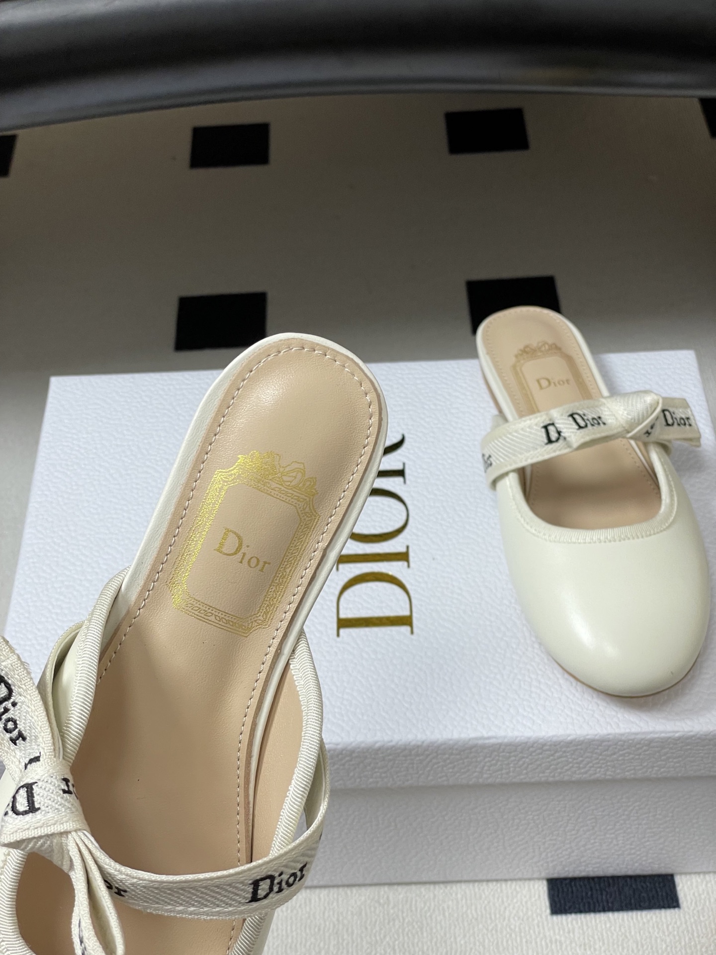 26ss春夏新款Dior 迪奥 J'Adior 穆勒鞋经典字母织带蝴蝶结平底半拖鞋这款J'Adior 穆